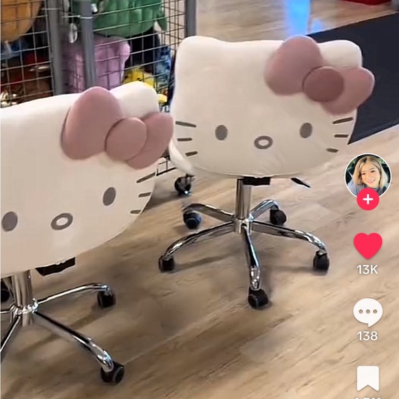 Hello Kitty, famous TikTok chair - Picture 2 of 5